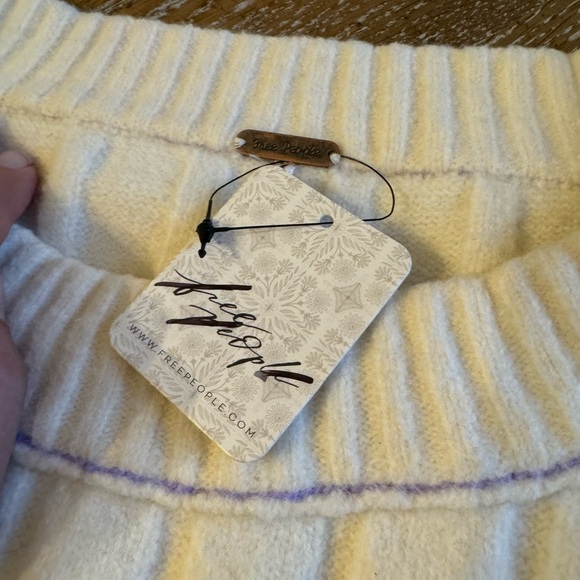 ONLY 1 LEFT! Free people soft / oversized SWEATER 🩷🤍 XS GREAT QUALITY - Picture 6 of 9